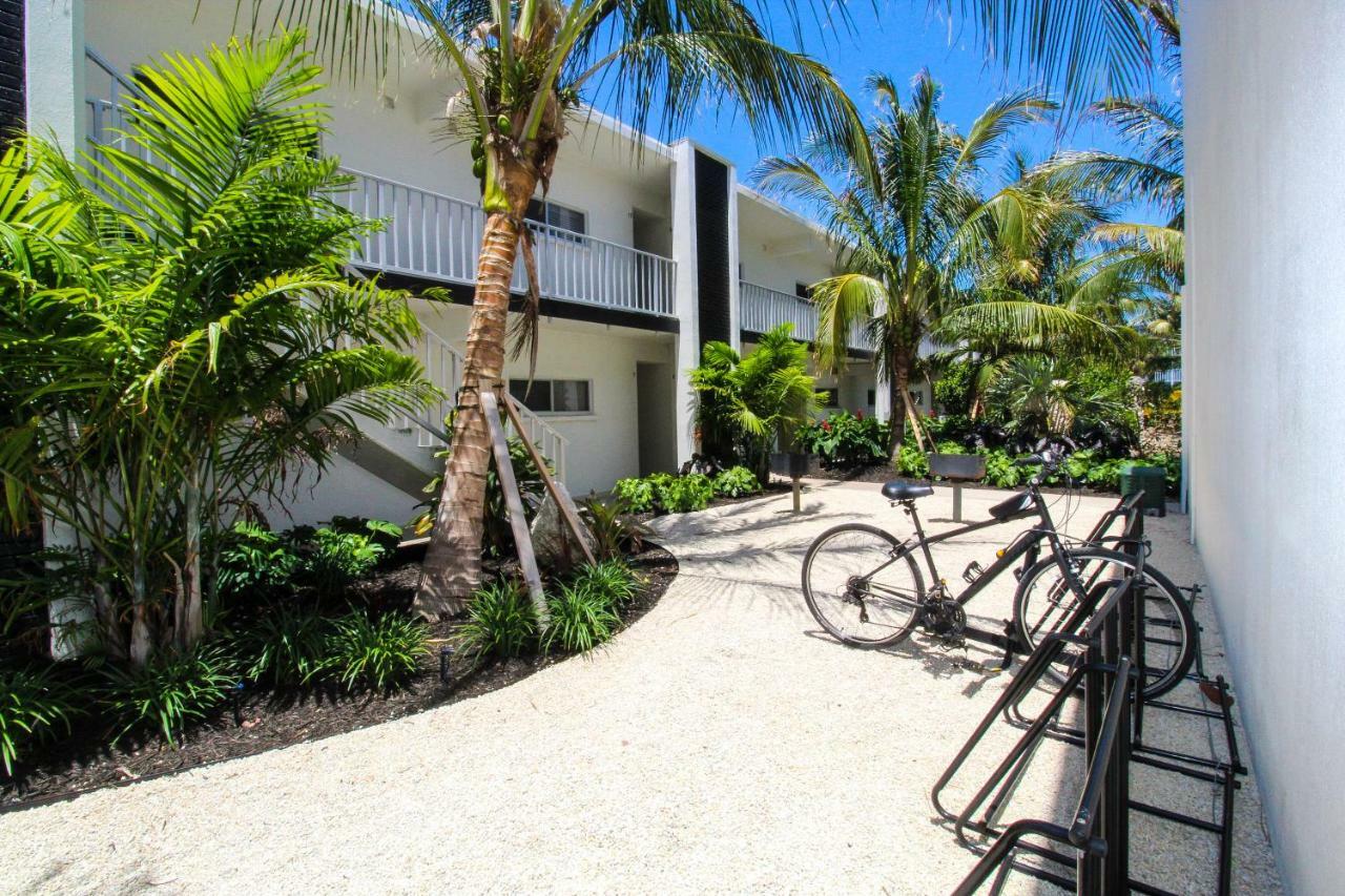 Bali Hai Beachfront Resort And Spa Holmes Beach Exteriör bild