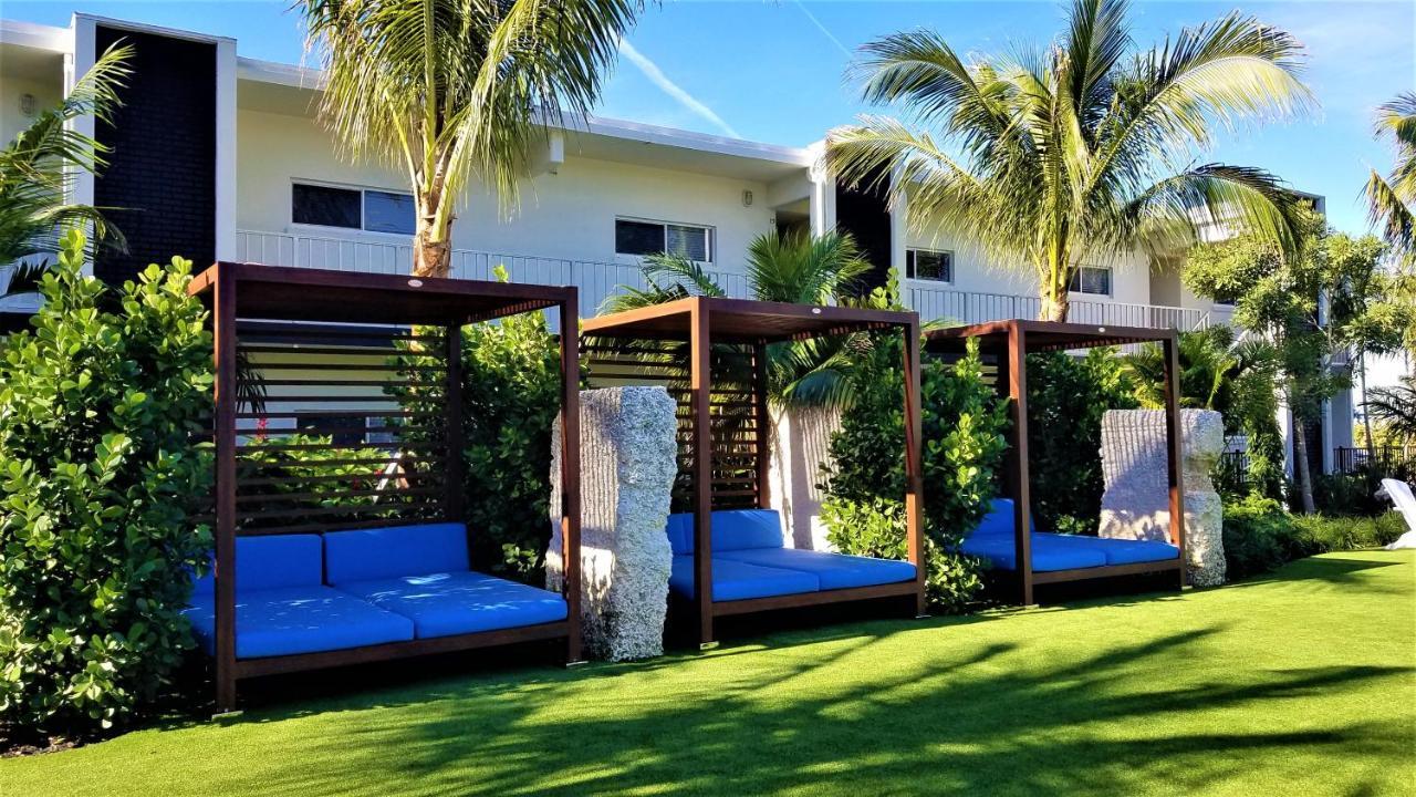 Bali Hai Beachfront Resort And Spa Holmes Beach Exteriör bild