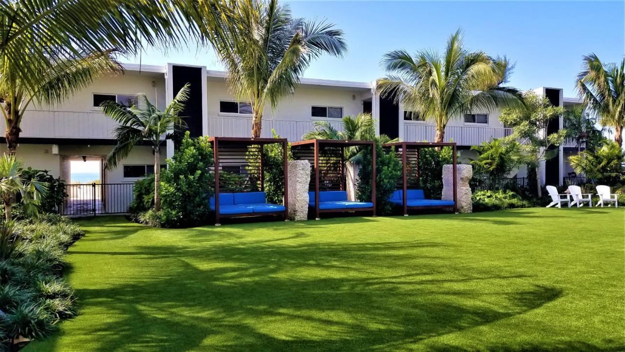 Bali Hai Beachfront Resort And Spa Holmes Beach Exteriör bild