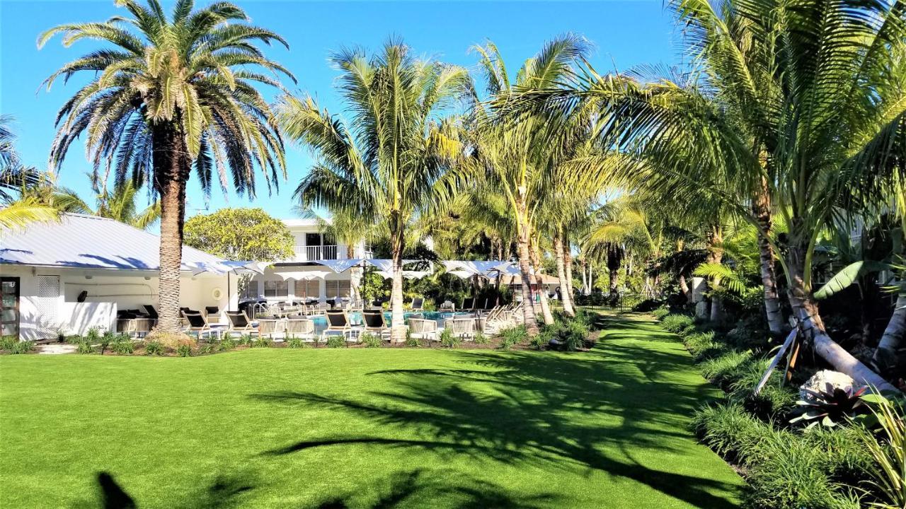 Bali Hai Beachfront Resort And Spa Holmes Beach Exteriör bild