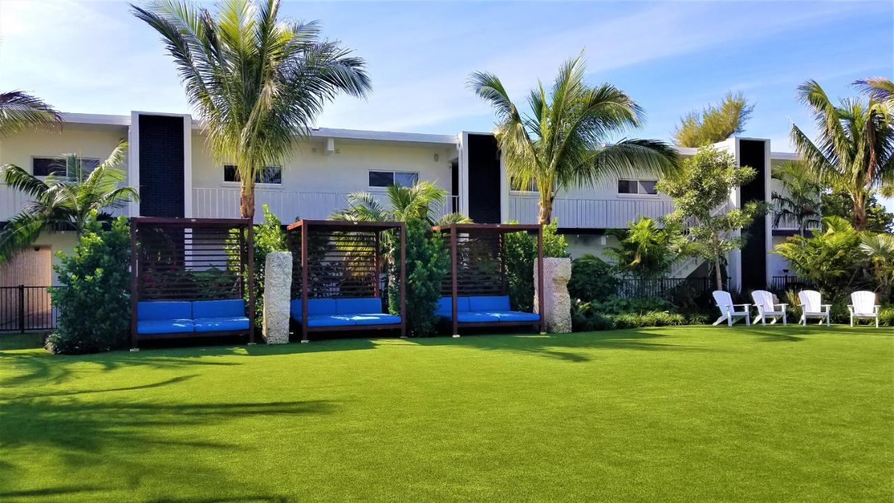 Bali Hai Beachfront Resort And Spa Holmes Beach Exteriör bild
