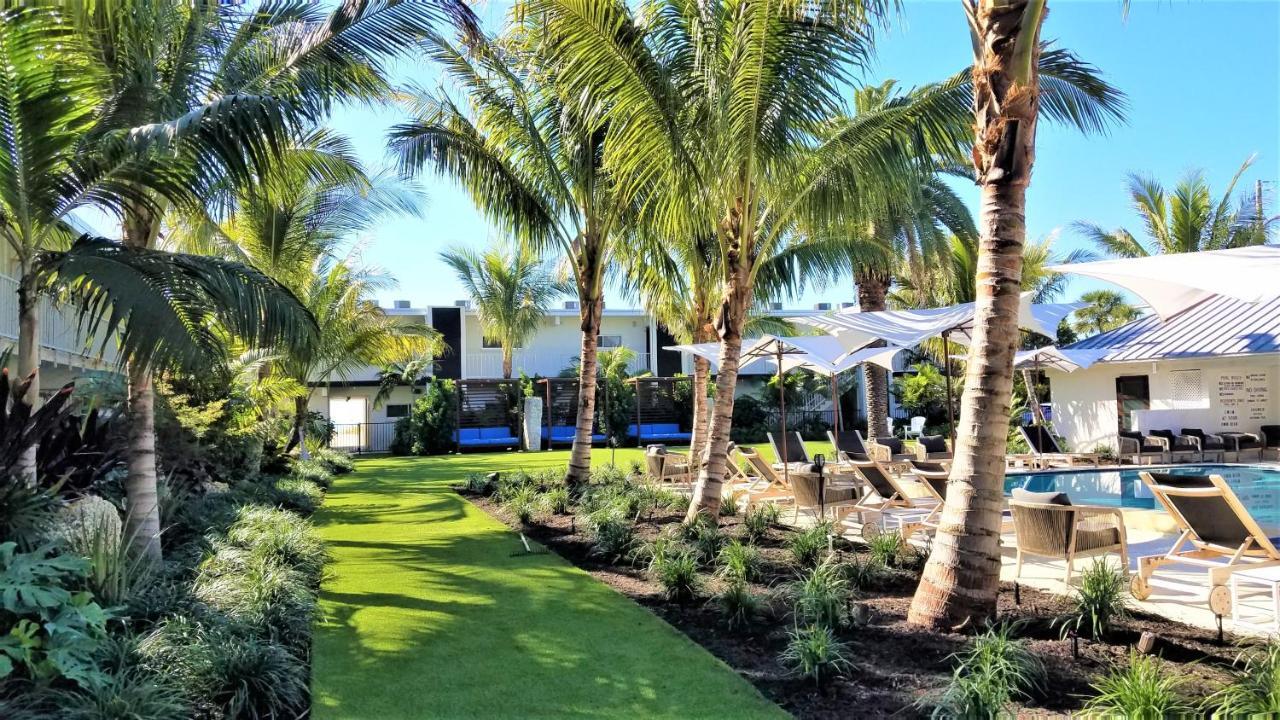 Bali Hai Beachfront Resort And Spa Holmes Beach Exteriör bild